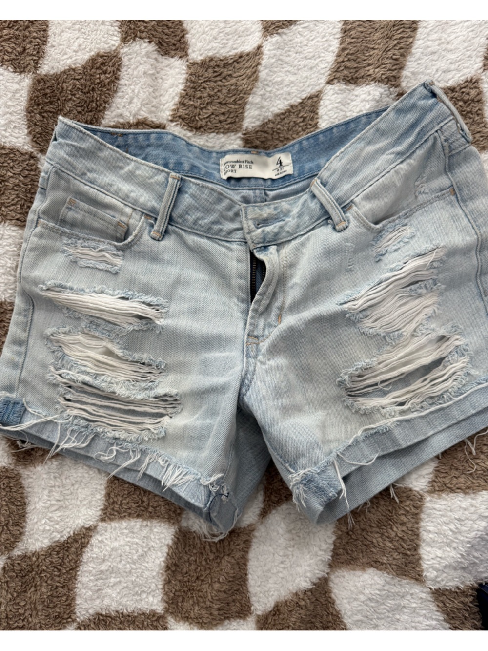 Abercrombie & Fitch Light Blue Low Rise Denim Shorts size 4/27